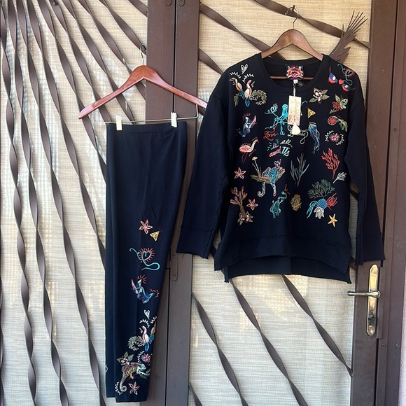 🌺 Johnny Was Embroidered Zoe Sweatshirt Tunic Top and Matching Leggings 🌺 - Picture 1 of 16
